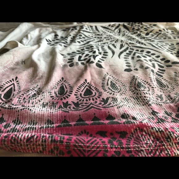 🦋 5/$25! 曆 Cold shoulder summer tee - Picture 5 of 7